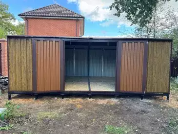 Вместительный хозблок для инвентаря в двойной расцветке в мкрн. Салтыковка, г.о. Балашиха, МО