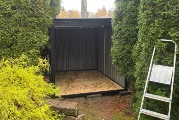 Хозблок для хозяйственных вещей в черном цвете в СНТ Озёрное-1, Дмитровский мун.окр, МО