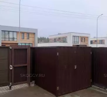 Контейнер для садовой техники в шоколадно-коричневом цвете в г. Саров, Нижегородская область